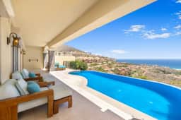 Unique Renovated Montecristo 3 BR Villa at Quivira