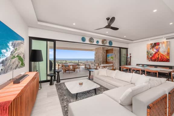 Serene Shores. Elegant 3BR Escape with Golf cart