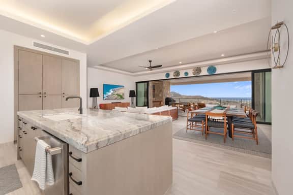 Serene Shores. Elegant 3BR Escape with Golf cart